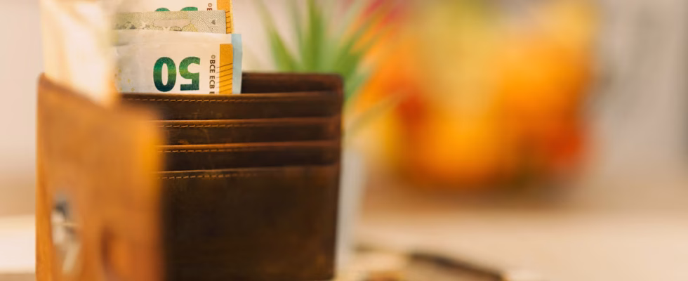 Les implications du paiement immobilier en liquide : entre risques et législation