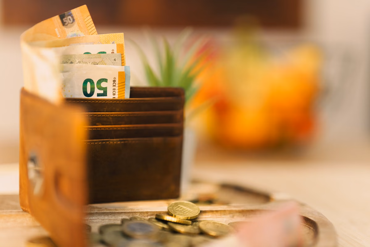 Les implications du paiement immobilier en liquide : entre risques et législation