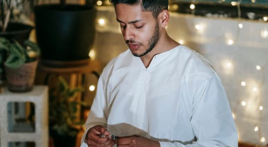 Les Secrets de Fabrication du Qamis Pakistanais révélés !